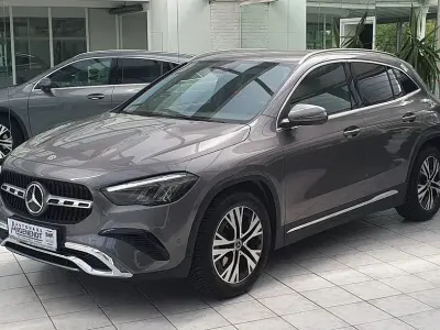 Gebraucht Mercedes GLA200 163 PS (119 kW) 2024 Grau SUV