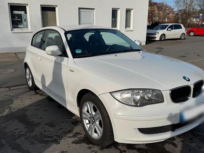 Gebraucht BMW 116 122 PS (89 kW) 2011 Weiß Kleinwagen