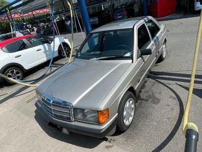 Second-hand Mercedes 190 118 CP (86 kW) 1989 Argintiu Berlinǎ