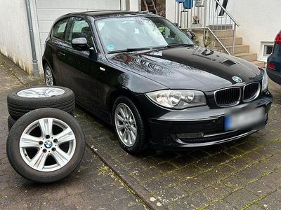 Gebraucht BMW 116 122 PS (89 kW) 2010 Schwarz Kleinwagen
