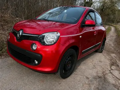 Używany Renault Twingo 90 KM (66 kW) 2015 Czerwony Hatchback