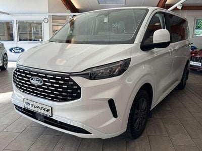 Second-hand Ford Tourneo Titanium 136 CP (100 kW) 2025 Alb Monovolum