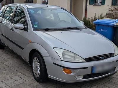 Silber Gebraucht 2000 Ford Focus Limousine | 400 € (Guter Preis)