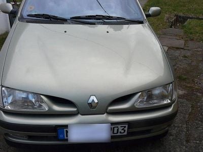 Gebraucht Renault Mégane 75 PS (55 kW) 1998 Grün Limousine