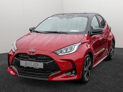 Rot Neu 2025 Toyota Yaris Hybrid Plus Limousine | 28.590 € (Fairer Preis)