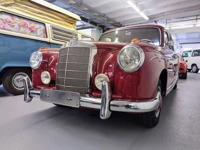 Gebraucht Mercedes 220 106 PS (77 kW) 1959 Rot Limousine