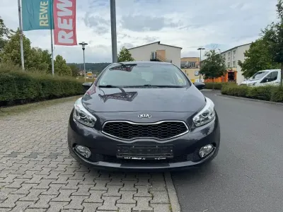 Gebraucht Kia Ceed DREAM-TEAM Edition 135 PS (99 kW) 2015 Grau Kleinwagen