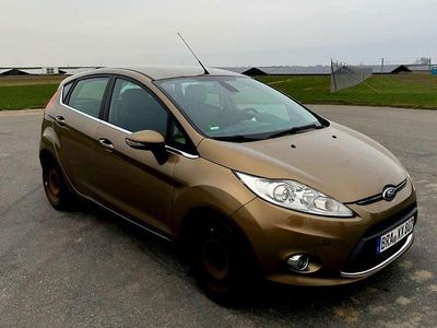 Gebraucht Ford Fiesta Titanium 82 PS (60 kW) 2012 Beige Kleinwagen
