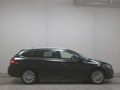 Gebraucht Peugeot 308 Allure 131 PS (96 kW) 2021 Schwarz Kombi