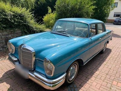 Second-hand Mercedes 220 127 CP (93 kW) 1965 Albastru Berlinǎ