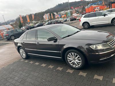 Gebraucht VW Phaeton 239 PS (175 kW) 2013 Braun Limousine