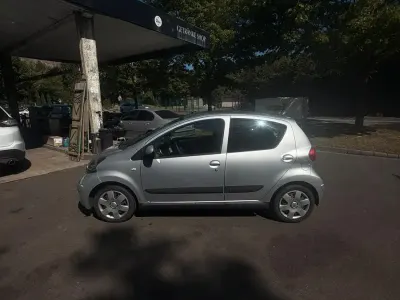 Gebraucht Toyota Aygo 67 PS (49 kW) 2006 Silber Kleinwagen