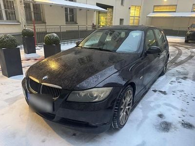Schwarz Gebraucht 2006 BMW 320 Kombi | 3.200 € (Fairer Preis)