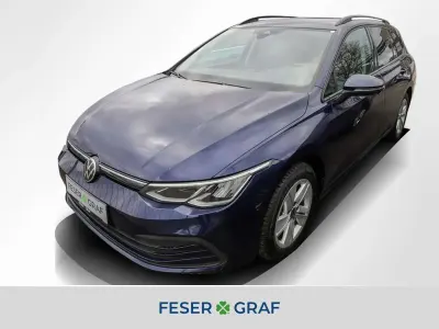 Gebraucht VW Golf VIII Life 150 PS (110 kW) 2022 Atlantik blue metallic Kombi