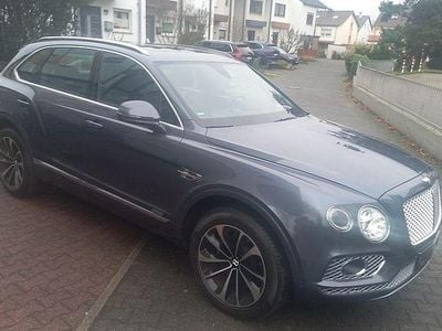 Grau Gebraucht 2018 Bentley Bentayga SUV | 103.999 €