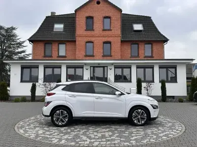 Gebraucht Hyundai Kona Trend 100 kW (136 PS) 2022 Weiß SUV