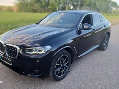 Gebraucht BMW X4 M Sport 190 PS (139 kW) 2025 Schwarz SUV