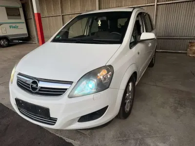 Gebraucht Opel Zafira Innovation 140 PS (102 kW) 2009 Schneeweiss/summitwhite/arctic Van / Kleinbus