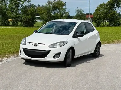Gebraucht Mazda 2 75 PS (55 kW) 2014 Weiß Kleinwagen