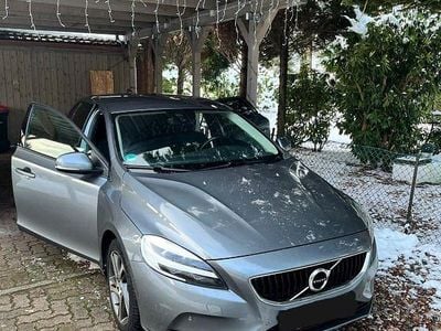 Grau Gebraucht 2018 Volvo V40 Limousine | 15.900 € (Fairer Preis)