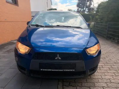 Gebraucht Mitsubishi Colt Invite 95 PS (69 kW) 2010 Blau Kleinwagen