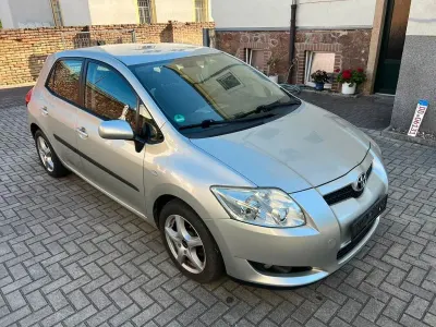 Gebraucht Toyota Auris 124 PS (91 kW) 2009 Silber Kleinwagen