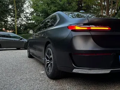 Gebraucht BMW 750 Executive 489 PS (359 kW) 2024 Schwarz Limousine