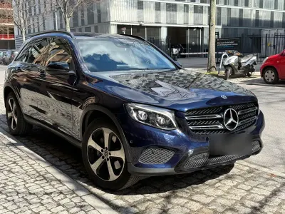 Używany Mercedes GLC250 211 KM (155 kW) 2017 Niebieski SUV