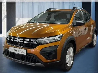 Second-hand Dacia Sandero Essentiel 91 CP (66 kW) 2024 Portocaliu Berlinǎ
