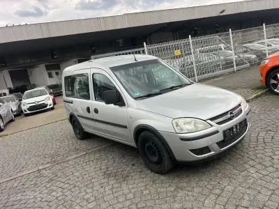 Gebraucht Opel Combo Edition 97 PS (71 kW) 2006 Silber Van / Kleinbus