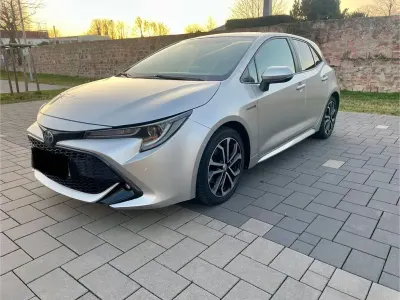 Używany Toyota Corolla Comfort 152 KM (111 kW) 2020 Srebrny Sedan/Limuzyna