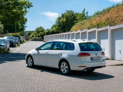 Gebraucht VW Golf VII R-line 150 PS (110 kW) 2019 Weiß Kombi