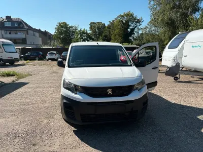 Gebraucht Peugeot Partner 75 PS (55 kW) 2019 Weiß Van / Kleinbus
