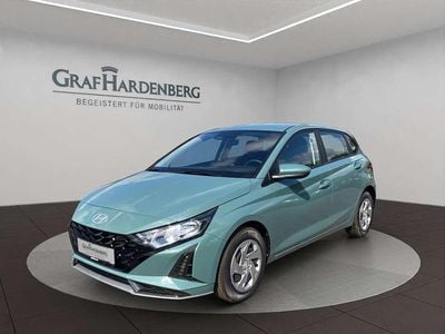 Mangrove green / mic Gebraucht 2025 Hyundai i20 Select Limousine | 18.490 € (Guter Preis)