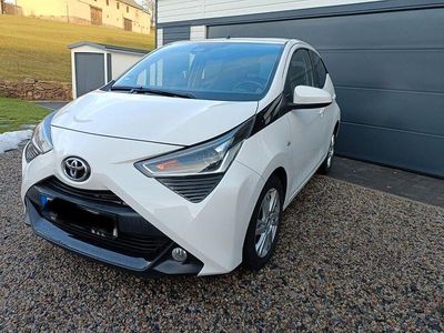 Weiß Gebraucht 2021 Toyota Aygo Team Kleinwagen | 9.900 € (Fairer Preis)