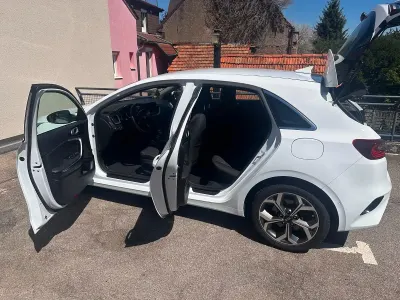Gebraucht Kia Ceed Spirit 136 PS (100 kW) 2021 Weiß Kleinwagen