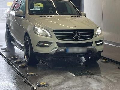 Second-hand Mercedes ML350 AMG line 258 CP (189 kW) 2015 Alb SUV