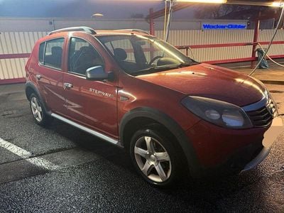 Rot Gebraucht 2011 Dacia Sandero Stepway Limousine | 1.750 € (Fairer Preis)