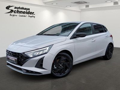 Neu Hyundai i20 Blackline 90 PS (66 kW) 2026 Grau Limousine