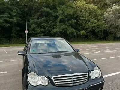 Gebraucht Mercedes C200 163 PS (119 kW) 2005 Andere farben Limousine