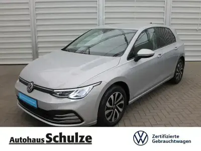 Gebraucht VW Golf VIII Active 131 PS (96 kW) 2022 Silber Limousine