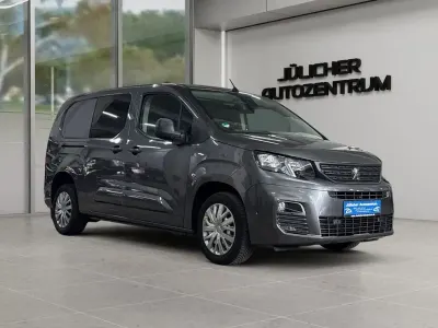 Gebraucht Peugeot Partner Premium 131 PS (96 kW) 2019 Grau Van / Kleinbus