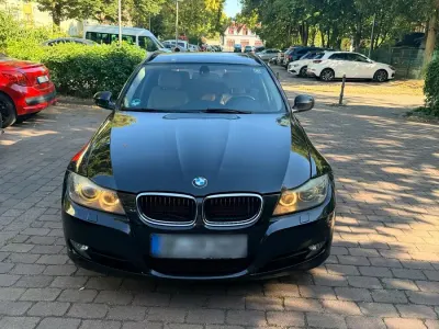Gebraucht BMW 318 143 PS (105 kW) 2010 Schwarz Kombi