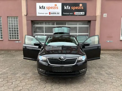 Gebraucht Skoda Rapid Style 105 PS (77 kW) 2015 Schwarz Kleinwagen