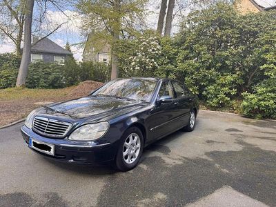 Second-hand Mercedes S500L 306 CP (225 kW) 2000 Albastru Berlinǎ