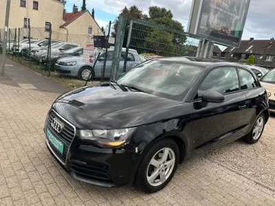 Używany Audi A1 Attraction 86 KM (63 kW) 2011 Czarny Hatchback