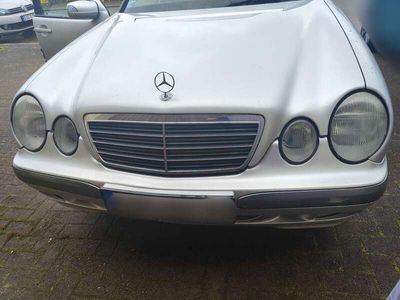 Mercedes E220