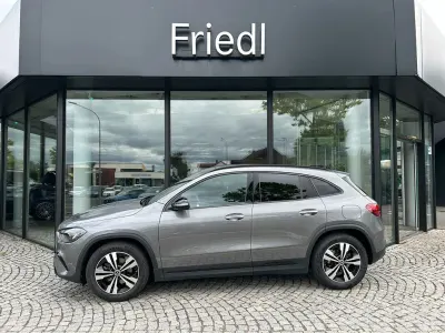 Gebraucht Mercedes GLA200 Night 150 PS (110 kW) 2025 Grau SUV