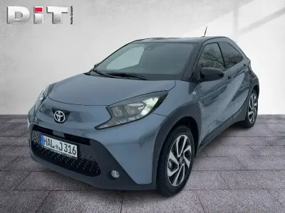 Neu Toyota Aygo 72 PS (52 kW) 2025 Celestite grey metallic/ night Kleinwagen