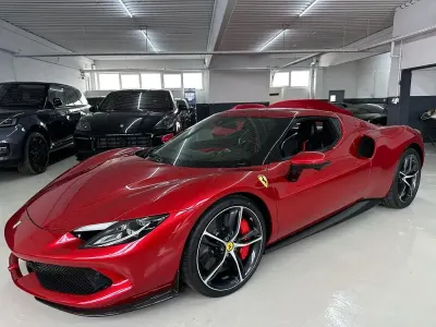 Gebraucht Ferrari 296 829 PS (609 kW) 2023 Rot